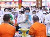 អភិបាលខេត្តប៉ៃលិន និងមន្ត្រីក្រោមឱវាទបានប្រារព្ធពិធីបុណ្យកាន់បិណ្ឌទី១១ នៅវត្តរតនសោភ័ណ ហៅវត្តកោងកាង