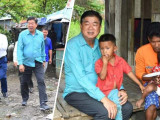 ឯកឧត្តម សៅ សារ៉ាត់ ក្នុងនាមលោកជំទាវបណ្ឌិត បាន ស្រីមុំ  និងលោកតង់ ធារ៉ា ប្រធានមន្ទីរអប់រំយុវជននិងកីឡាខេត្ត ព្រមទាំងក្រុមការងារ នាំយកថវិកាទៅប្រគល់ជូនក្មេងប្រុស ឌី វី ដែលទទួលរងគ្រោះដោយសាររលំទ្វារសាលា នៅភូមិប៉ាហ៊ីត្បូង សង្កាត់ប៉ៃលិន