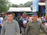 ឯកឧត្តម ប៉ាន់ខែម ប៊ុនថន នាយករង ខុទ្ទកាល័យសម្តេចអតេជោ និង លោក គាត ហ៊ុល អភិបាលក្រុងប៉ោយប៉ែត បានបន្តដឹកនាំក្រុមការងារ អាជ្ញាធរមូលដ្ឋាន កងកម្លាំង សមត្ថកិច្ច ចុះ ជម្លៀស បងប្អូនប្រជាពលរដ្ឋ ពី តំបន់ទឹកជន់លិច មកកាន់ទីទួលសុវត្ថិភាពនៅក្រុងប៉ោយប៉ែត