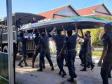កម្លាំងនគរបាល បាននាំយកទូកម៉ាស៊ីន ដាក់ពង្រាយការពារសុវត្ថិភាព មនុស្សនិងទូកនៅកន្លែងត្រៀមប្រារព្ធពិធីប្រណាំងទូក!