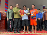 ឧបនាយករដ្ឋមន្ត្រី កែ គឹមយ៉ាន អញ្ជើញជាអធិបតីភាពបិទការប្រណាំងទូក នៅខេត្តបន្ទាយមានជ័យ
