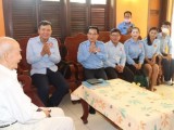 លោកបណ្ឌិត ហ៊ុន ម៉ាណែត និងលោកស្រី ចាត់ឲ្យក្រុមការងារ អញ្ជើញសួរសុខទុក្ខលោក ឈន អៀម ដល់គេហដ្ឋាន