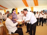 ឯកឧត្តម អ៊ុន ចាន់ដា អភិបាលខេត្តកំំពង់ចាម និងសហការី អញ្ជើញចូលរួមក្នុងពិធីបុណ្យផ្កាសាមគ្គី ប្រារព្ធធ្វើឡើងនៅខេត្តព្រះសីហនុ