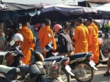 សមត្ថកិច្ចគួរ ណាស់ចុះពិនិត្យ លោកសង្ឃ ចេញបិណ្ឌបាតត្រាច់ចរ គ្រប់ច្រកល្អ ពិសេសក្នុងផ្សារ មិនដឹងថាសង្ឃទាំងនោះ ពិតប្រាកដឬក្លែងក្លាយនោះទេ?