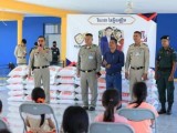 លោកឧត្តមសេនីយ៍ទោ សិទ្ធិ ឡោះ នាំយកអំណោយ ឯកឧត្តម ស សុខា រដ្ឋលេខាធិការក្រសួងអប់រំយុវជន និង កីឡា និងលោកជំទាវ កែ សួនសុភី ទៅចែកជូនដល់កុមារកំព្រា វិសាខានៃក្តីសង្ឃឹម