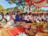 អគាររដ្ឋបាល និងសាលប្រជុំថ្មីរបស់រដ្ឋបាលស្រុករវៀង ខេត្តព្រះវិហារ ជាគម្រោងរបស់ក្រសួងមហាផ្ទៃ ត្រូវបញ្ចុះបឋមសិលាសាងសង់ ដើម្បីសម្រួលដល់ការបំពេញការងាររបស់មន្ត្រី