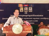 ឯកឧត្ដម ឃួង ស្រេង ចែកវិញ្ញាបនបត្រសម្គាល់ម្ចាស់ចំណែកឯកជន ជូនប្រជាពលរដ្ឋរស់នៅតាម អគារបុរីកីឡាទាំង ៨ អគារ