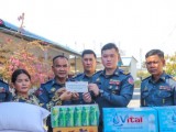ឧត្តមសេនីយ៍ឯក រ័ត្ន ស្រ៊ាង ចាត់ក្រុមការងារនាំយកអំណោយ និងសម្ភារះមួយចំនួន ចុះទៅសួរសុខទុក្ខ សមាជិក ដែលជួបគ្រោះអគ្គីភ័យឆាបឆេះគេហដ្ឋានទាំងស្រុង !