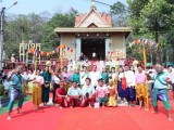 លោកជំទាវ បាន ស្រីមុំ អភិបាលខេត្តប៉ៃលិន បានដឹកនាំមន្ត្រីរាជការ មន្ទីរ អង្គភាព កងកម្លាំងទាំង៣ប្រភេទ យុវជនស.ស.យ.កខេត្ត យុវជនកាកបាទក្រហមកម្ពុជាខេត្ត លោកយាយ លោកតា ប្រារព្ធពិធីបួងសួងសុំសេចក្តីសុខ ក្នុងឱកាសបុណ្យចូលឆ្នាំថ្មីប្រពៃណីជាតិខ្មែរ ក្រោមអធិបតីភាព ឯកឧត្តម អ៊ី ឈាន ប្រធានក្រុមការងាររាជរដ្ឋាភិបាលកម្ពុជា ចុះជួយខេត្តប៉ៃលិន