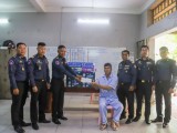 ឧត្តមសេនីយ៍ឯក រ័ត្ន ស្រ៊ាង ចាត់ក្រុមការងារនាំយកអំណោយ ចុះសួរសុខទុក្ខ លោកមេបញ្ជាការរង អាវុធហត្ថខណ្ឌច្បារអំពៅ ដែលមានជំងឺប្រចាំកាយ ត្រូវព្យាបាលដោយវះកាត់ នាពេលកន្លងមក!