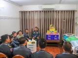ក្រុមការងារ អាវុធហត្ថរាជធានីភ្នំពេញ នាំយកអំណោយចុះសួរសុខទុក្ខ គ្រួសារសមាជិក ដែលមានប្រពន្ធទើបសម្រាលកូន!