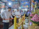 រដ្ឋមន្ត្ក្រីសួងបរិស្ថាន សាយ សំអាល់ ប្រគេនទៀនចំណាំព្រះវស្សា និងទេយ្យវត្ថុដល់ព្រះសង្ឃចំនួន៤១វត្តនៅខេត្តព្រះសីហនុ