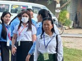 បេក្ខជនអាយុ ៥៧ លោកស្រី ហែម ស៊ីណាត៖«ឆ្នាំនេះធ្លាក់ ឆ្នាំក្រោយ ប្រឡងទៀត ប្រឡងលុះក្ស័យ»