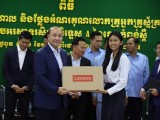 នៅខេត្តកំពង់ស្ពឺ លោក ហ៊ុន ម៉ានី រដ្ឋមន្រ្តីក្រសួងមុខងារសាធារណៈ អញ្ជើញសំណេះសំណាលជាមួយសិស្សនិទ្ទេសA