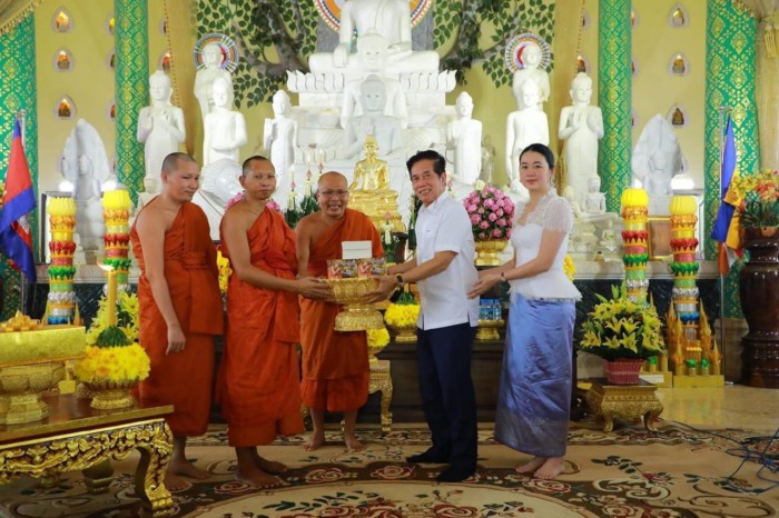 ស្រេង  ៖ កម្ពុជា មានសំណាងដោយសារមានសម្តេចតេជោ ជាស្ថាបនិកសន្តិភាព ដែលរំដោះជីវិតពីរបបប្រល័យពូជសាសន៍ ប៉ុល ពត ទើបផ្តល់ឱកាសក្នុងការធ្វើបុណ្យទាន