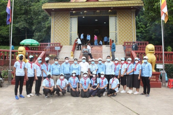 សាខាកាកបាទក្រហមកម្ពុជាខេត្តប៉ៃលិន សហការជាមួយមន្ត្រីសុវត្ថិភាពចរាចរណ៍ ចុះយុទ្ធនាការផ្សព្វផ្សាយ ស្តីអំពីការចូលរួមលើកកម្ពស់សុវត្ថិភាពចរាចរណ៍ផ្លូវគោក និង បរិយាប័ន មុនថ្ងៃដាក់បិណ្ឌដំបូង