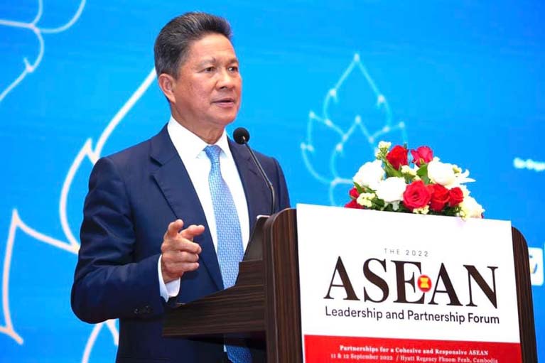 ទេសរដ្ឋមន្ត្រី ស៊ុន ចាន់ថុល​៖ រាជរដ្ឋាភិបាល​កម្ពុជា កំពុង​ផ្តល់​អាទិភាព​លើ​គម្រោង​ជា​ច្រើន ដើម្បី​អភិវឌ្ឍ​វិស័យ​ដឹកជញ្ជូន និង​ភស្តុភា​រកម្ម​