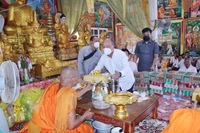 នាយឧត្តមសេនីយ៍ សៅ សុខា បានអញ្ជើញចូលរួមពិធីបុណ្យឆ្លងភ្ជុំបិណ្ឌចំនួន ០៣វត្ត