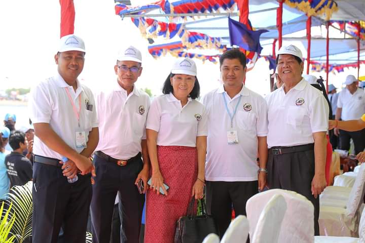 រដ្ឋបាលក្រុងបាវិតសូមថ្លៃអំណរគុណយ៉ាងជ្រាលជ្រៅបំផុត ចំពោះឯកឧត្តម លោកជំទាវ អ្នកឧកញ៉ា លោកឧកញ៉ាលោក លោកស្រី នាងកញ្ញា ដែលបានជួយឧបត្ថម្ភជាថវិកា និងសម្ភារ ដល់ទូកឈ្មោះ បាវិតសែនជ័យបារមីយាយដូន ដែលជាទូករបស់សាលាក្រុងបាវិត