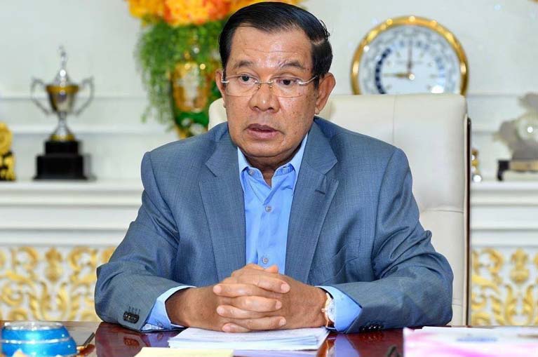 សម្តេចអគ្គមហាសេនាបតីតេជោ ហ៊ុន សែន ចូលរួមរំលែកទុក្ខយ៉ាងក្រំបំផុតជាមួយបងប្អូនក្រុមគ្រួសារដែលបានបាត់បង់កូនៗនិងចៅៗជាទីស្រឡាញ់នៅក្នុងឧប្បទ្ទវហេតុលិចទូកចម្លងដឹកសិស្សានុសិស្សចេញពីសាលាទៅផ្ទះស្ថិតនៅឃុំកំពង់ភ្នំ ស្រុកលើកដែក