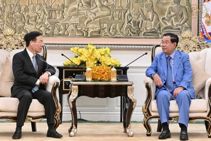 សម្តេចតេជោ ហ៊ុន សែន អញ្ជើញជួបពិភាក្សាការងារជាមួយសមាជិកការិយាល័យនយោបាយប្រចាំការ នៃគណៈលេខាមជ្ឈិមបក្សកុម្មុយនីស្តវៀតណាម