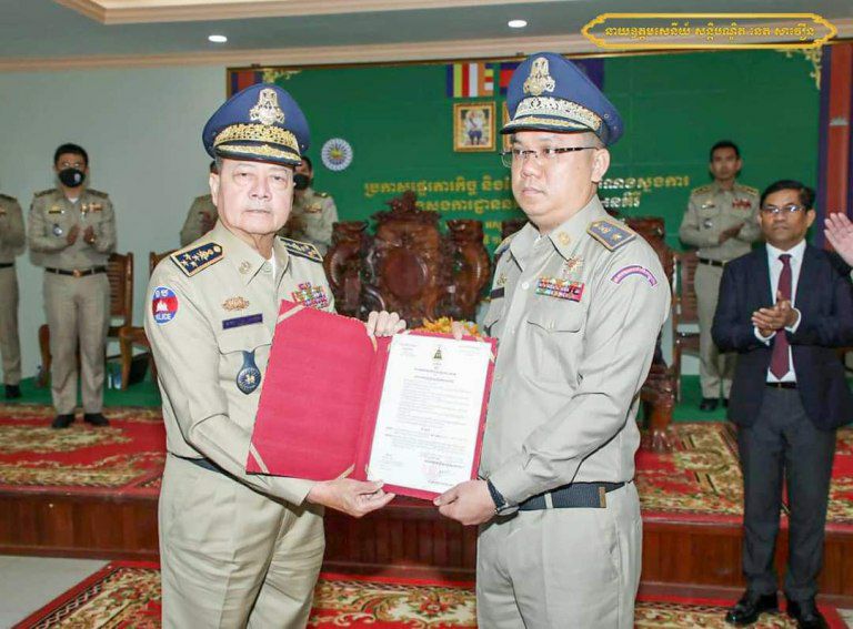 នាយឧត្តមសេនីយ៍ សន្ដិបណ្ឌិត នេត សាវឿន បានអញ្ជើញជាអធិបតីក្នុងពិធីប្រកាសផ្ទេរភារកិច្ច និងតែងតាំងមុខតំណែងស្នងការដ្ឋាននគរបាលខេត្តរតនគិរី