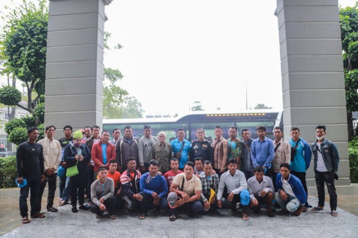 ក្រុមកីឡាករទូកអធិរាជឥន្ទ្រីសែនជ័យបារមីដូនពេញ កងរាជអាវុធហត្ថរាជធានីភ្នំពេញ ទទួលបានការឧបត្ថម្ភគាំទ្រពី លោកឧត្តមសេនីយ៍ឯក រ័ត្ន ស្រ៊ាង