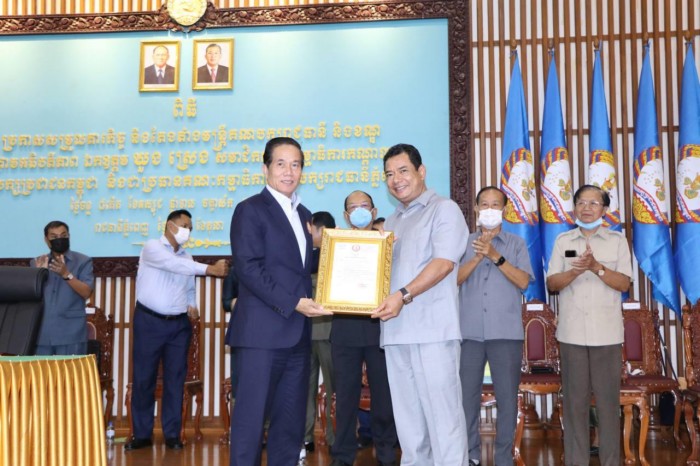 ប្រកាសសម្រួលភារកិច្ច និងតែងតាំងមន្ត្រីគណបក្សរាជធានីភ្នំពេញ និងខណ្ឌ នៅមន្ទីរគណបក្សរាជធានីភ្នំពេញ