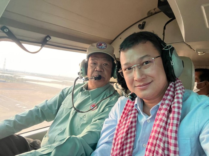 ឯកឧត្តម ឌិ ត ទីណា  រដ្ឋមន្ត្រី កសិកម្ម ថ្មី ចាប់ផ្តើម ការងារ ដំបូង ដោយ ចុះ ពិនិត្យ ទីតាំង ដែលមាន ប្រជាពលរដ្ឋ រងគ្រោះ ដោយ ទឹកជំនន់