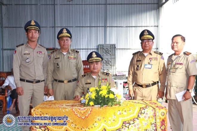 លោកឧត្តមសេនីយ៍ត្រីស្នងការនគរបាលខេត្តស្វាយរៀង អញ្ជើញគោរពវិញ្ញាណក្ខន្ធ លោកអធិការនគរបាលស្រុកស្វាយទាប ដែលបានទទួលមរណ:ភាព