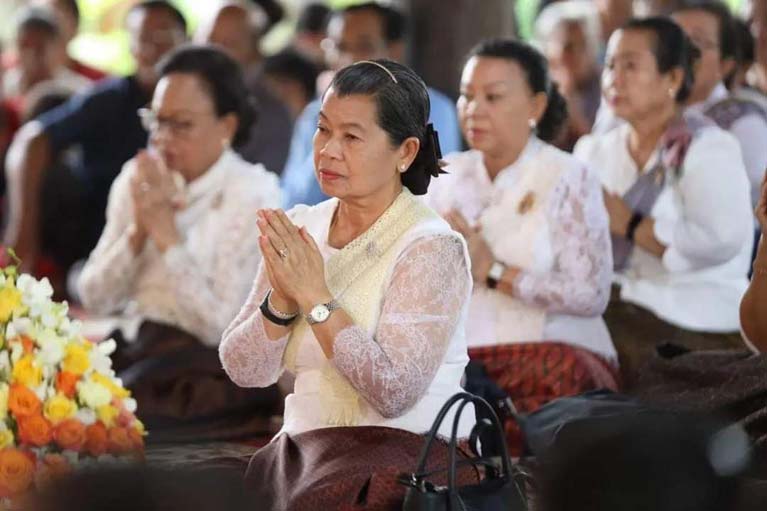 លោកជំទាវ កិត្តិ​សង្គហ​បណ្ឌិត ម៉ែន សំអន គោរព​ជូន​ពរ សម្តេច​តេជោ ហ៊ុន សែន មាន​សុខភាព​ល្អ​បរិបូរណ៍ និង​ឆាប់​ជាសះស្បើយ​ពី​ជំងឺ​កូវី​ដ​១៩