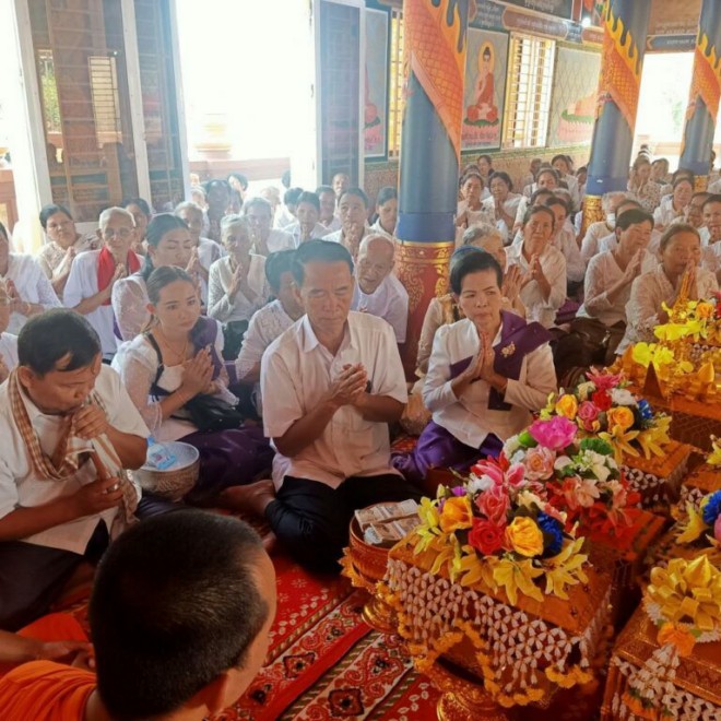 បុណ្យកឋិនទានសាមគ្គីដង្ហែយកបច្ច័យ ត្រែយ៍ ស្បង់ជីវរ មកវេរប្រគេនដល់ព្រះសង្ឃគង់ចាំព្រះវស្សាអស់មួយត្រីមាសក្នុងពុទ្ធសីមាវត្តស្វាយឧត្តម (ហៅវត្តស្វាយ)!