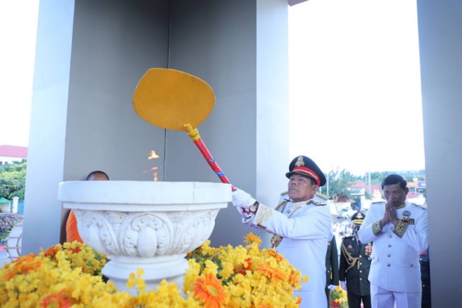 ឯកឧត្តម អ៊ី ឈាន អញ្ជើញពន្លត់ភ្លើងជ័យ ខួបលើកទី៦៩ ទិវាបុណ្យឯករាជ្យជាតិ ៩វិច្ឆិកា ១៩៥៣-២០២២ ទិវាកំណើតកងយោធពលខេមរភូមិន្ទ