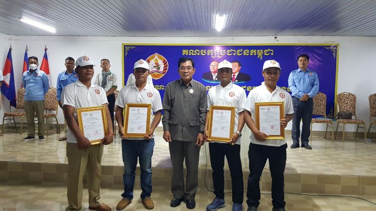 គណបក្សប្រជាជនកម្ពុជាសង្កាត់បាវិត ប្រកាសបញ្ចូលសមាជិកថ្មីចំនួនបួននាក់មកពីគណបក្សភ្លើងទៀន