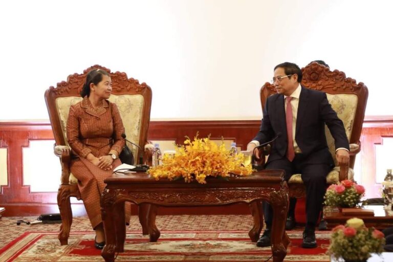 លោកជំទាវកិត្តិសង្គហបណ្ឌិត ម៉ែន សំអន បានអញ្ជើញសម្តែងការគួរសម ជាមួយ ឯកឧត្តម ផាម មិញជិញ (Pham Minh Chinh)