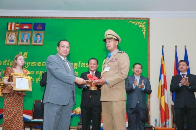 ​ប្រកាស​ចូល​កាន់​តំណែង​ប្រធាន អនុប្រធាន និង​មន្ត្រី​ពន្ធនាគារ​ខេត្ត​កែប​, មន្ត្រីជាន់ខ្ពស់​ក្រសួងមហាផ្ទៃ ណែនាំ​មន្ត្រី​មិន​ត្រូវ​យក​តួនាទី​ទៅ​គាបសង្កត់​អ្នកទោស និង​យក​អ្នកទោស​ចេញ​ជា​ដាច់ខាត​បើ​គ្មាន​លិខិតស្នាម​ត្រឹមត្រូវ
