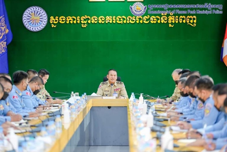 ស្នងការរាជធានីភ្នំពេញ ណែនាំមន្ត្រីទទួលផែនចរាចរណ៍ត្រូវដោះស្រាយសំណុំរឿងឱ្យមានតម្លាភាព មានសុជីវធម៌ និងត្រឹមត្រូវតាមច្បាប់