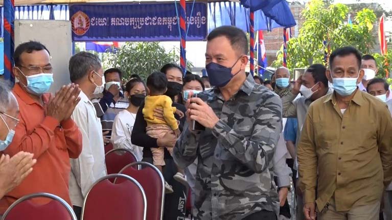 ឯកឧត្តម រ័ត្ន ស្រ៊ាង ចុះផ្សព្វផ្សាយខ្លឹមសារ ១៨ចំណុច របស់សម្តេចតេជោ ហ៊ុន សែន នៅមូលដ្ឋានគណបក្សប្រជាជនកម្ពុជា សង្កាត់ព្រែកកំពឹស!