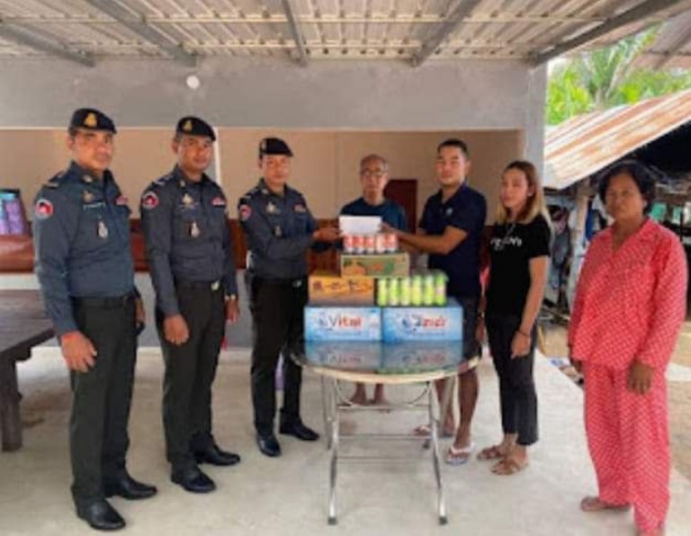 ក្រុមការងារ អាវុធហត្ថរាជធានីភ្នំពេញ នាំយកអំណោយចុះសួរសុខទុក្ខ សមាជិក មានជំងឺក្រួសក្នុងប្រម៉ាត់