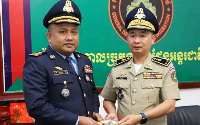 ផ្លាស់ប្ដូរប្រធានក្រុមផ្ដល់ទិដ្ឋាការ ប្រចាំប៉ុស្ដិ៍នគរបាលច្រកទ្វារព្រំដែនអន្ដរជាតិបាវិត, វរសេនីយ៍ឯក មាស ឌី ជំនួសវរសេនីយ៍ឯក ញែត ស៉ីណាត