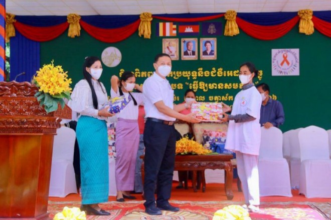 អាជ្ញាធររាជធានីភ្នំពេញ ប្រារព្វទិវាពិភពលោកប្រយុទ្ធនឹងជំងឺអេដស៍ក្រោមប្រធានបទធ្វើឱ្យមានសមភាព នៅរមណីយដ្ឋានប្រវត្តិសាស្ត្រវត្តភ្នំ
