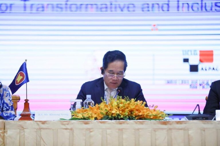 អភិបាលរាជធានី ដឹកនាំកិច្ចប្រជុំពេញអង្គ ប្រធានបទ”ការពង្រឹងកិច្ចសហការអាស៊ាន តាមរយៈការជំរុញការកសាងទីក្រុងឆ្លាត”