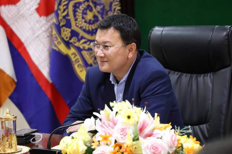 ឯកឧត្តមរដ្ធមន្ដ្រី ឌិត ទីណា អញ្ជើញពិភាក្សាអំពីការនាំចេញផលិតផលកសិកម្មមួយចំនួនពីកម្ពុជាទៅអាមេរិកដូចជា ផលិតផលទឹកត្រី បង្គាក្រៀម ដំណាប់ស្វាយ ចេក និងបន្លែស្រស់ជាដើម