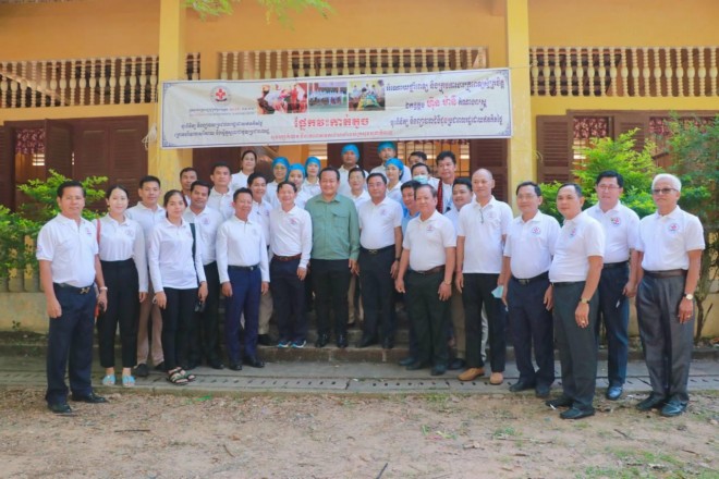 ក្រុមការងារគ្រូពេទ្យស្ម័គ្រចិត្ត លោក ហ៊ុន ម៉ានី បន្តចុះពិនិត្យ-ព្យាបាល ជូនប្រជាពលរដ្ឋដោយឥតគិតថ្លៃ នៅក្រុងកែប ខេត្តកែប