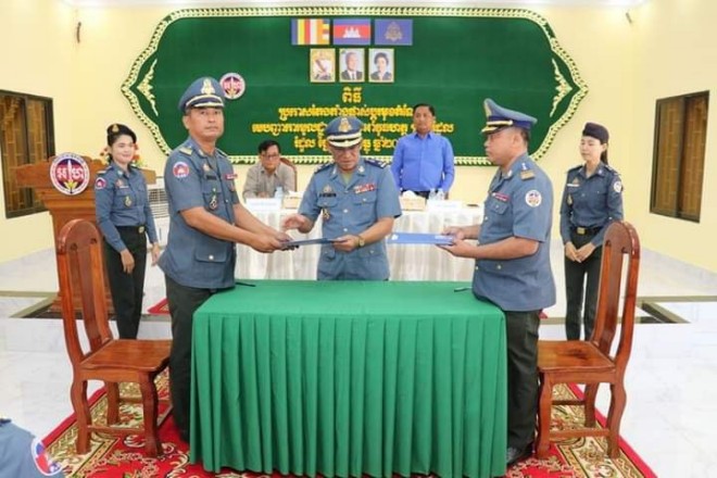 ប្រកាសតែងតាំងផ្លាស់ប្ដូរមុខតំណែងលោកវរសេនីយ៍ត្រី វ៉ន សុខា ជាមេបញ្ជាការមូលដ្ឋានកងរាជអាវុធហត្ថស្រុករំដួល ជំនួសលោកវរសេនីយ៍ត្រី ឌុយ សុីចាន់ ដែលត្រូវទទួលបានមុខតំណែងថ្មី