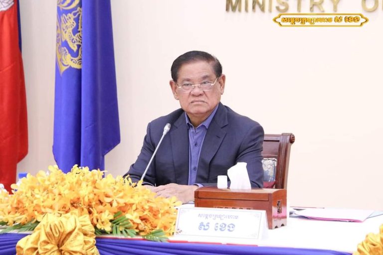 សម្ដេចក្រឡាហោម ស ខេង បានអញ្ជើញជាអធិបតីដឹកនាំកិច្ចប្រជុំផ្សព្វផ្សាយសេចក្ដីសម្រេចរាជរដ្ឋាភិបាលកម្ពុជា ស្ដីពីការបង្កើតគណៈកម្មការអន្ដរក្រសួង ជំរុញ និងត្រួតពិនិត្យការងារអធិការកិច្ចហត្ថពលកម្មបរទេស