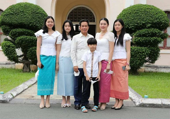 ​ឧត្តមសេនីយ៍ឯក រ័ត្ន ស្រ៊ាង ផ្ញើ​សារ​អបអរសាទរ និង​ជូនពរ​ឯកឧត្តម ឃួ​ង ស្រេង ដែល​ត្រូវបាន​តែងតាំង​ជា​ទីប្រឹក្សា​ផ្ទាល់​សម្តេច​តេជោ ហ៊ុន សែន ឋានៈ​ស្មើ​រដ្ឋមន្ត្រី បន្ថែម​លើ​មុខងារ​បច្ចុប្បន្ន​