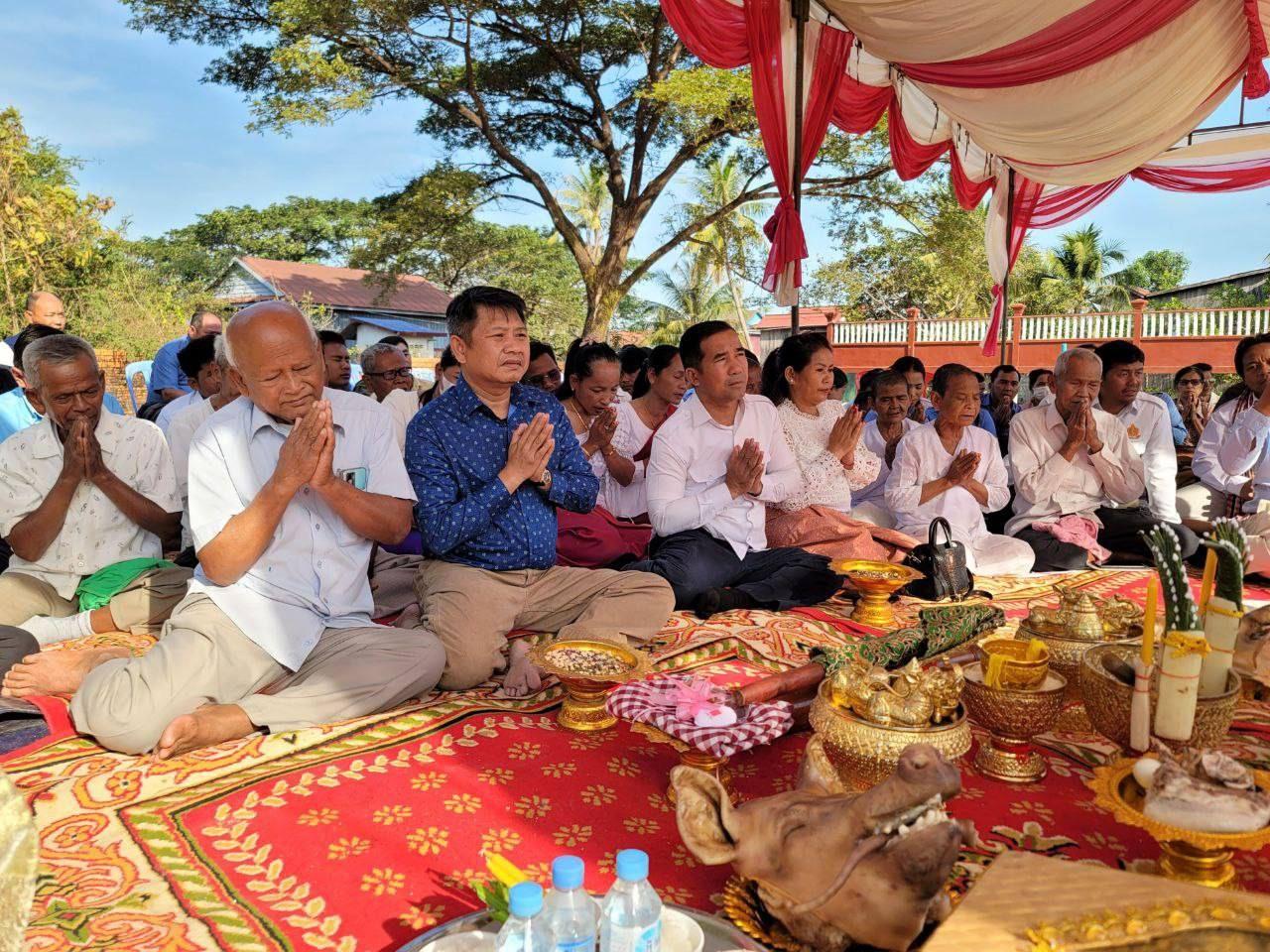 ​អគារ​រដ្ឋបាល និង​សាលប្រជុំ​ថ្មី​របស់​រដ្ឋបាល​ស្រុក​រវៀង ខេត្ត​ព្រះវិហារ ជា​គម្រោង​របស់​ក្រសួងមហាផ្ទៃ ត្រូវ​បញ្ចុះ​បឋមសិលា​សាងសង់ ដើម្បី​សម្រួល​ដល់​ការបំពេញ​ការងារ​របស់​មន្ត្រី