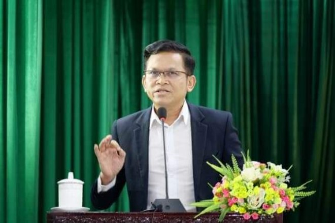 លោក ប៉ែន បូ​ណា មន្ត្រីជាន់ខ្ពស់​ក្រសួង​ព័ត៌មាន និង​ជា​អ្នកកាសែត​ជើងចាស់ ប្រដៅ​សារព័ត៌មាន The Cambodia Daily ឲ្យ​គោរព​ក្រមសីលធម៌​វិជ្ជាជីវៈ និង​ច្បាប់​ស្តីពី​របប​សារព័ត៌មាន កុំ​យក​ការសង្ស័យ​មក​ធ្វើ​ជា​កម្មវត្ថុ ក្នុង​ការចោទប្រកាន់​បុគ្គល​ណា​ម្នាក់​ទៅ​នឹង​បទល្មើស​អ្វីមួយ
