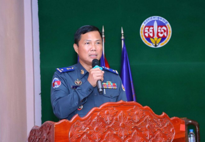 លោក​ឧត្តមសេនីយ៍ត្រី អេង ហ៊ី ស្នងការ ស្នងការដ្ឋាន​កសាង​កម្លាំង និង​ជា​អ្នកនាំពាក្យ​កងរាជអាវុធហត្ថ​លើ​ផ្ទៃ​ប្រទេស អញ្ជើញ​ផ្សព្វផ្សាយ​ការងារ​អប់រំ​នយោបាយ​ចិត្តសាស្ត្រ និង​ផ្សព្វផ្សាយ​សភាពការណ៍​ជាតិ អន្តរជាតិ ដល់​នាយ នាយរង​អាវុធហត្ថ​ចំណុះ​កង​អន្តរាគមន៍ កងរាជអាវុធហត្ថ​លើ​ផ្ទៃ​ប្រទេស​